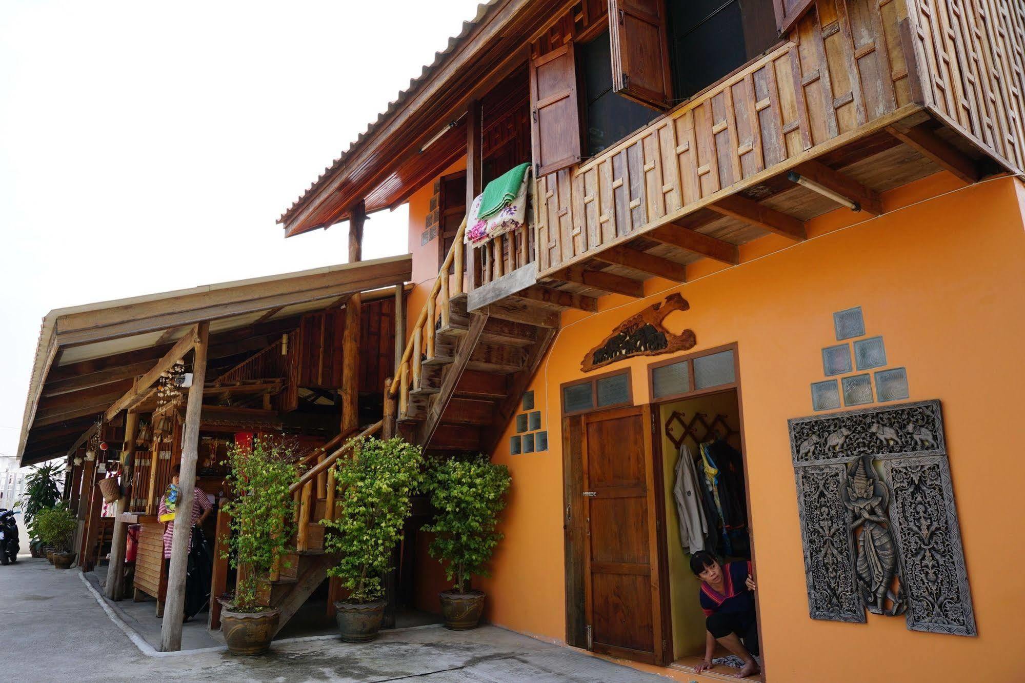 J&J Guesthouse Σουκοτάι Εξωτερικό φωτογραφία