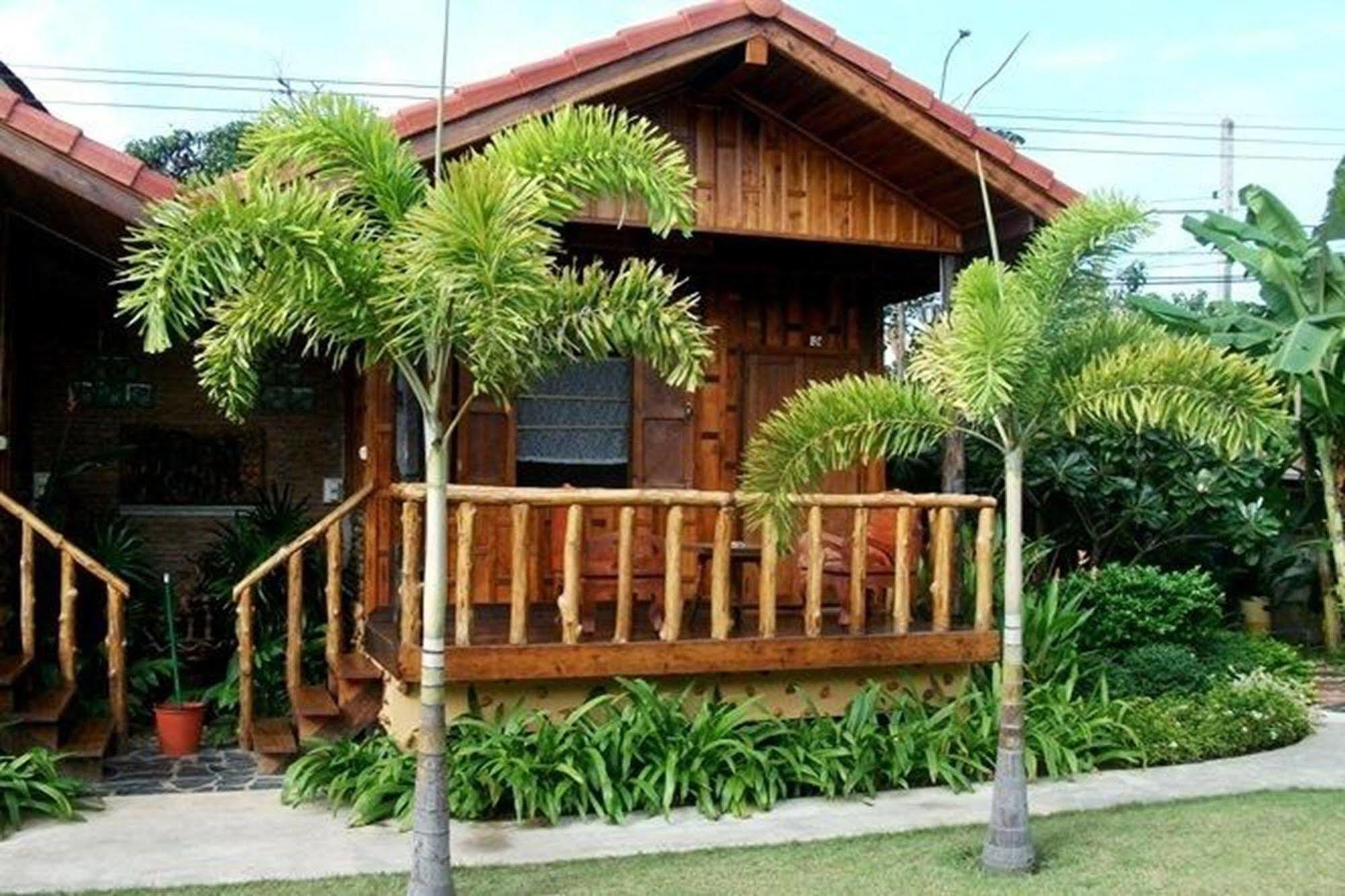 J&J Guesthouse Σουκοτάι Εξωτερικό φωτογραφία