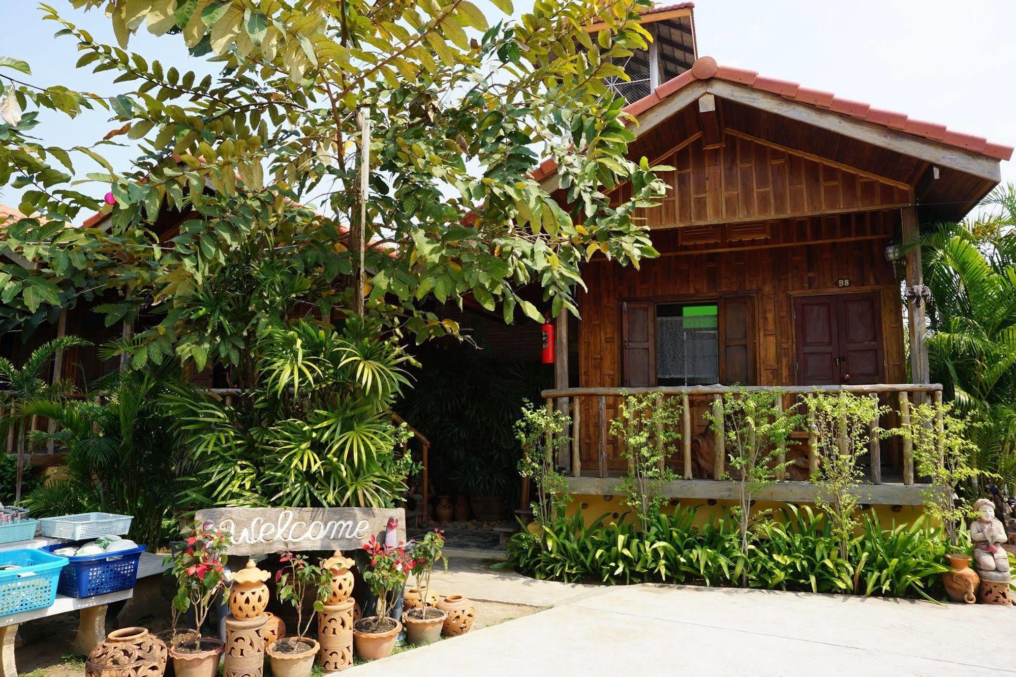 J&J Guesthouse Σουκοτάι Εξωτερικό φωτογραφία