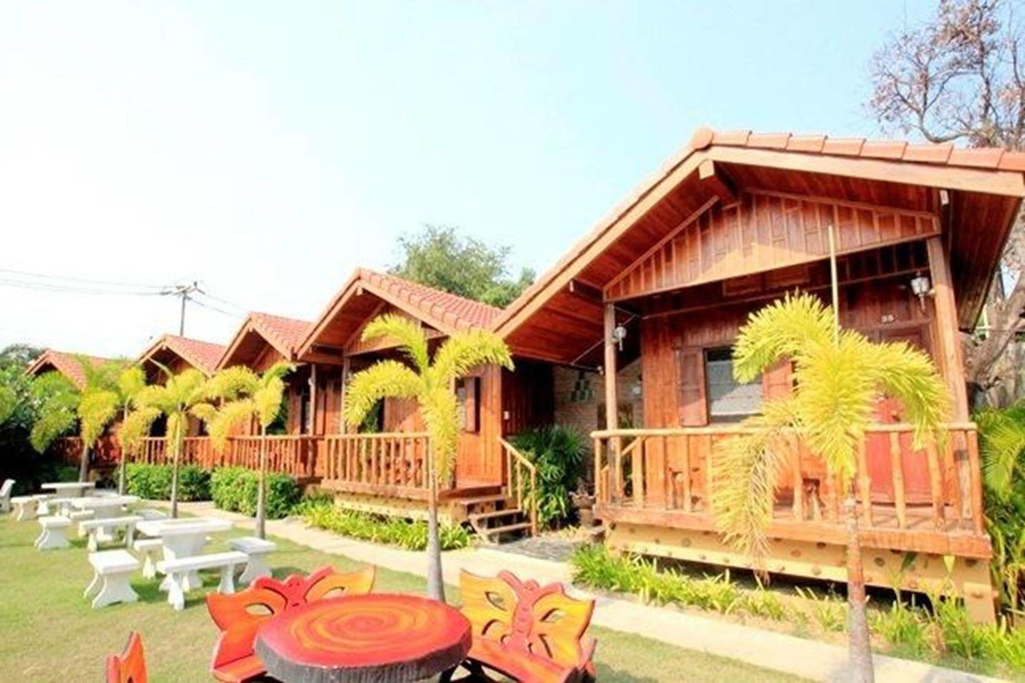 J&J Guesthouse Σουκοτάι Εξωτερικό φωτογραφία