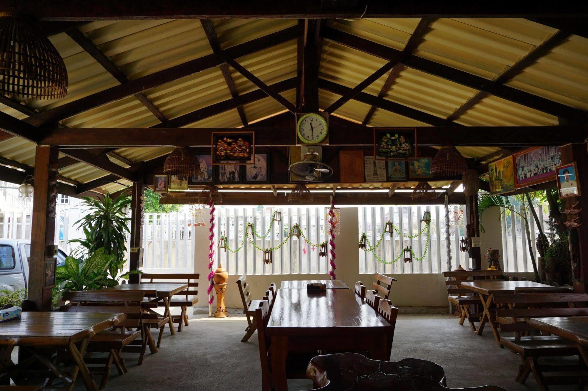 J&J Guesthouse Σουκοτάι Εξωτερικό φωτογραφία
