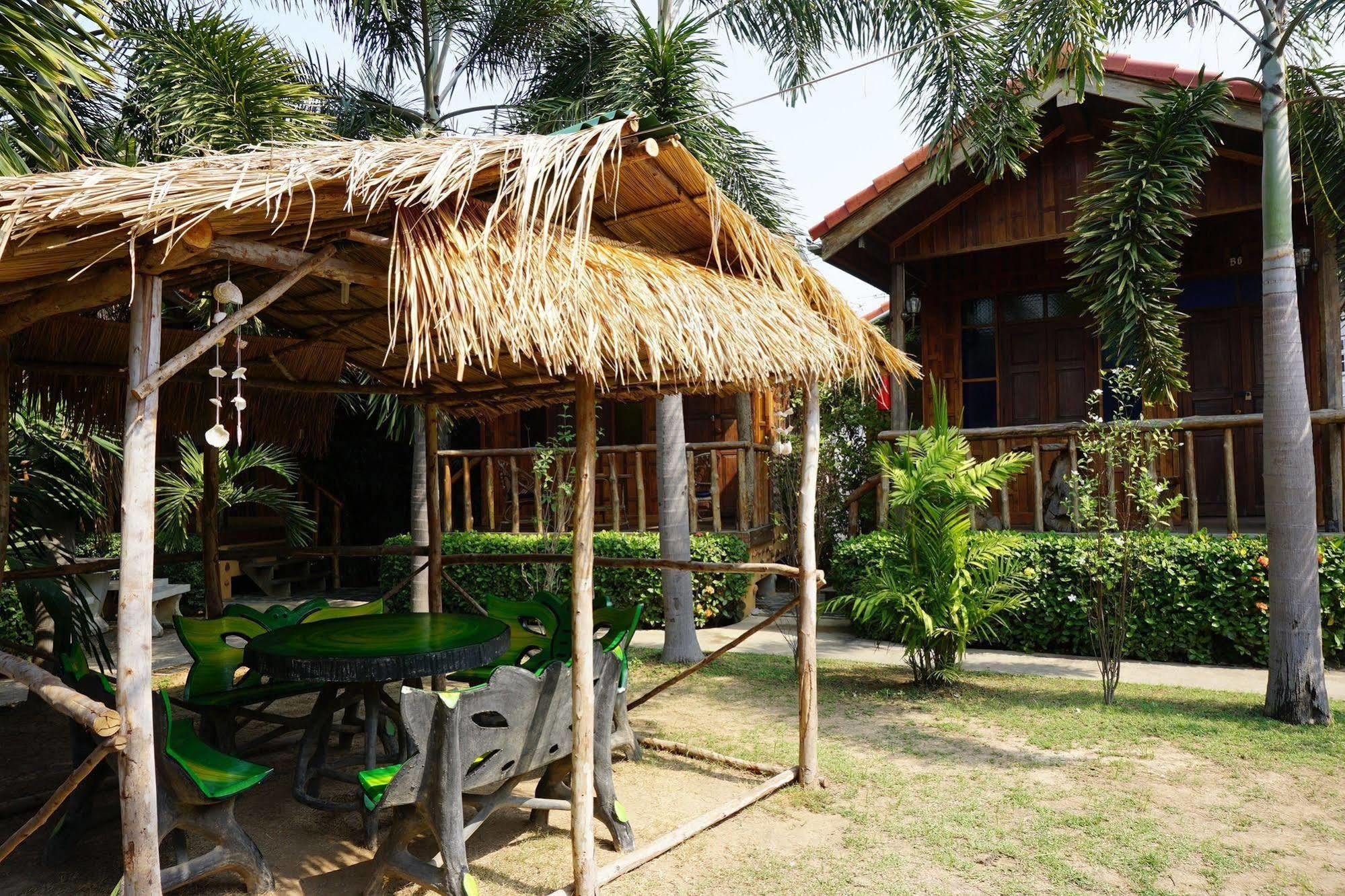 J&J Guesthouse Σουκοτάι Εξωτερικό φωτογραφία