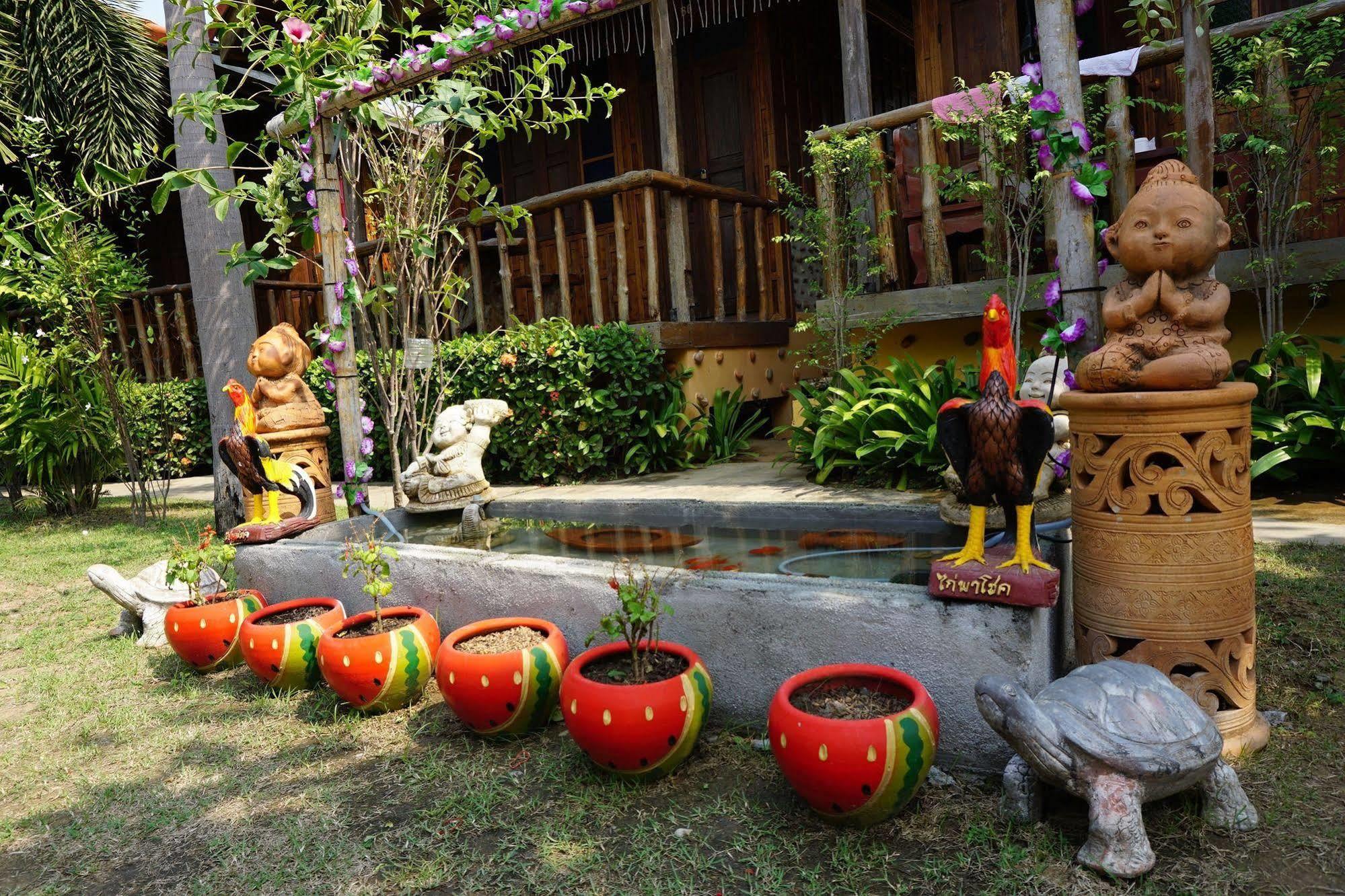 J&J Guesthouse Σουκοτάι Εξωτερικό φωτογραφία