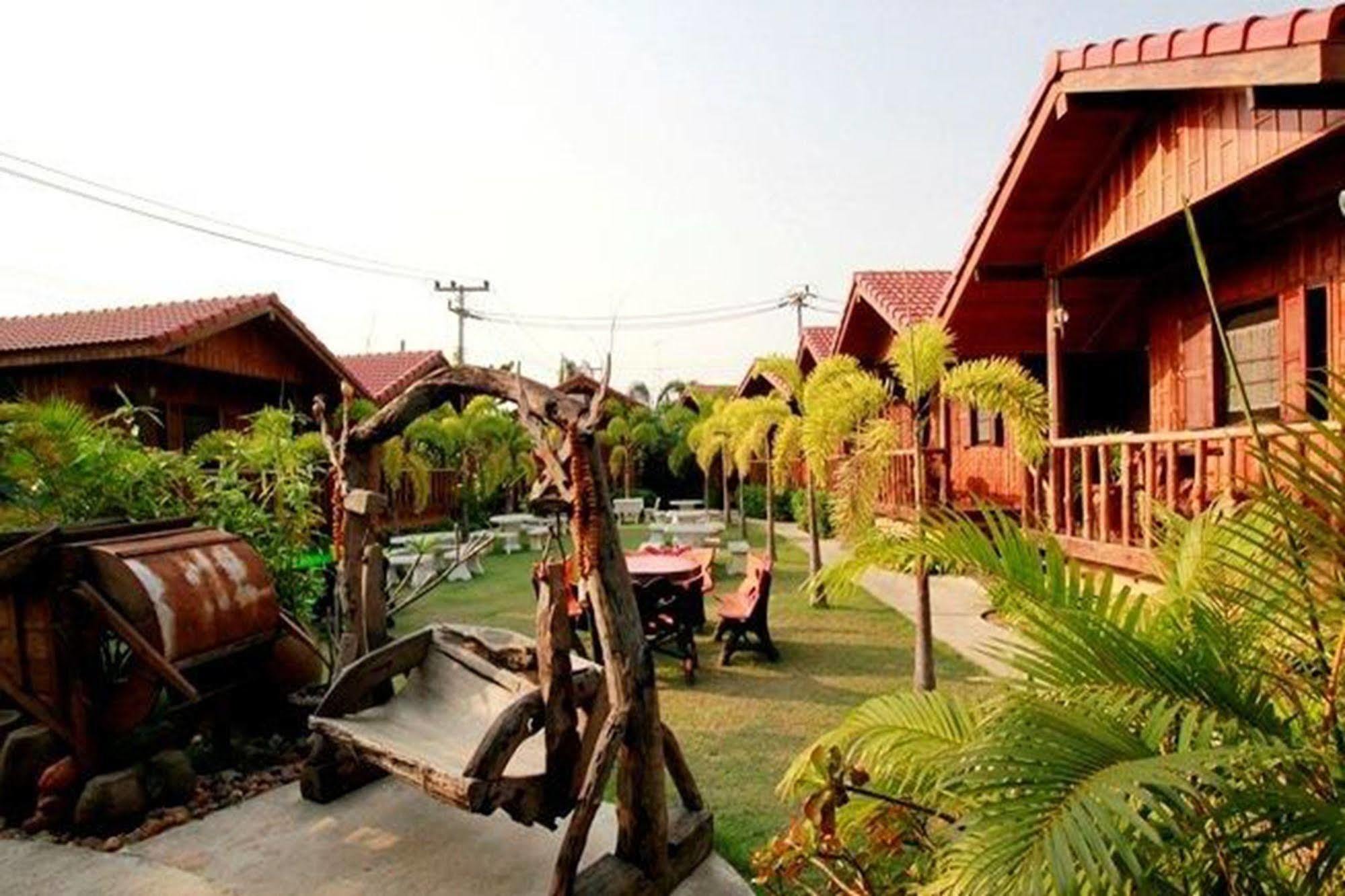 J&J Guesthouse Σουκοτάι Εξωτερικό φωτογραφία