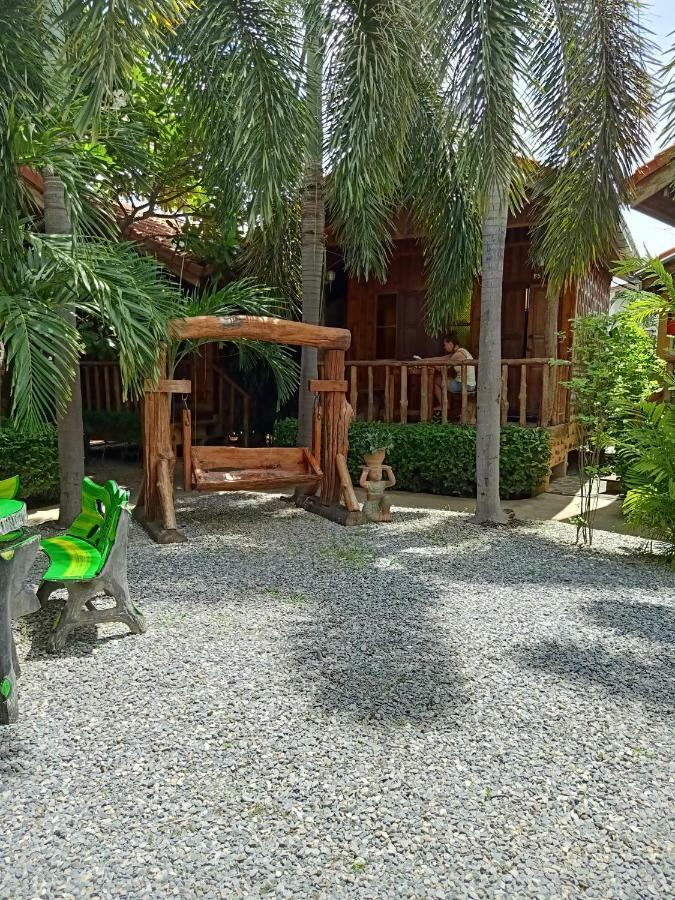 J&J Guesthouse Σουκοτάι Εξωτερικό φωτογραφία