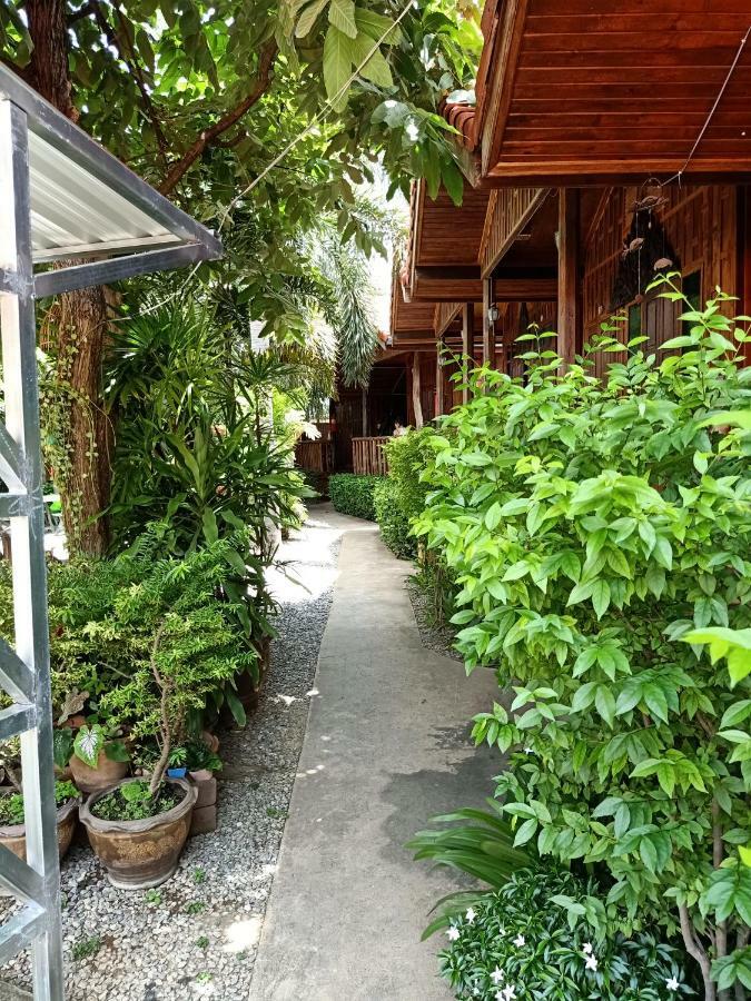 J&J Guesthouse Σουκοτάι Εξωτερικό φωτογραφία