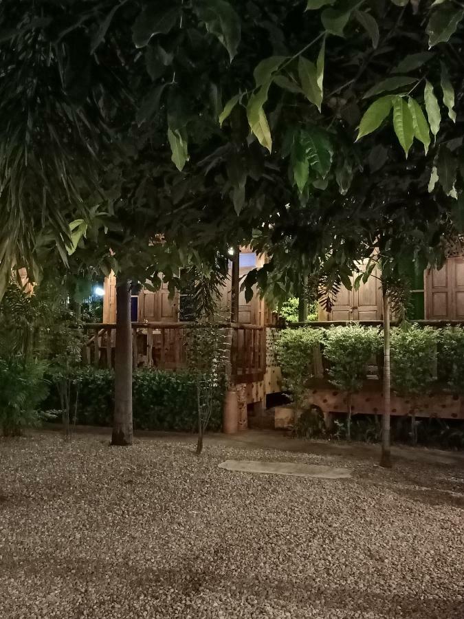 J&J Guesthouse Σουκοτάι Εξωτερικό φωτογραφία