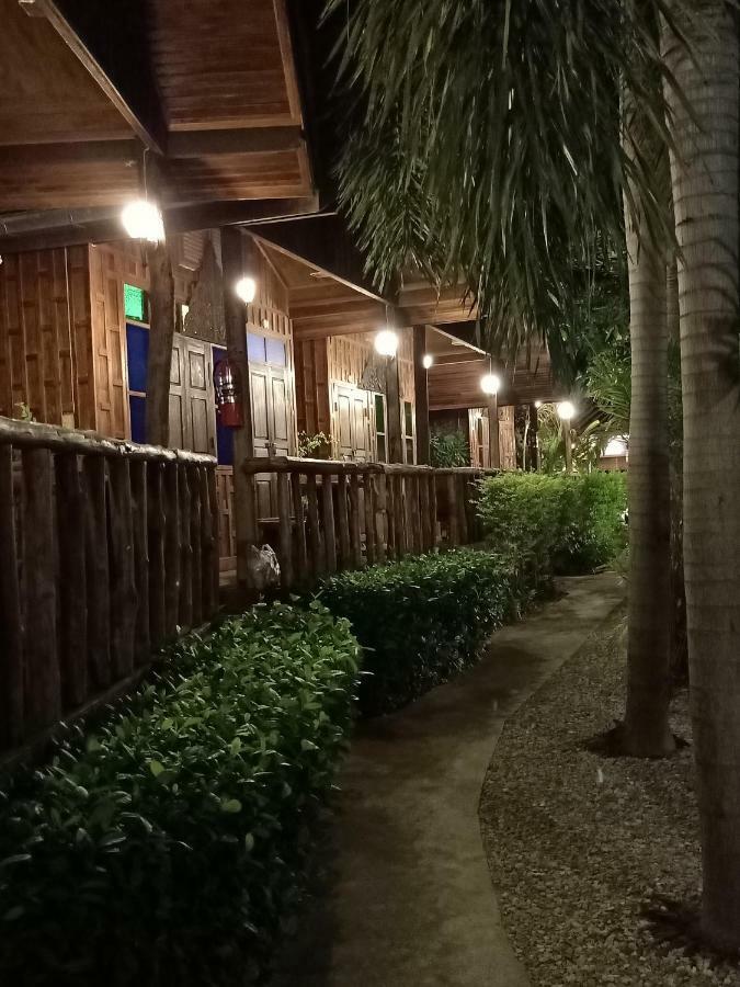 J&J Guesthouse Σουκοτάι Εξωτερικό φωτογραφία